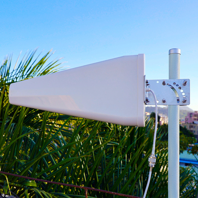 야외 로그 주기적 12dBi 신호 증폭기 안테나 700MHz 내지 2700MHz